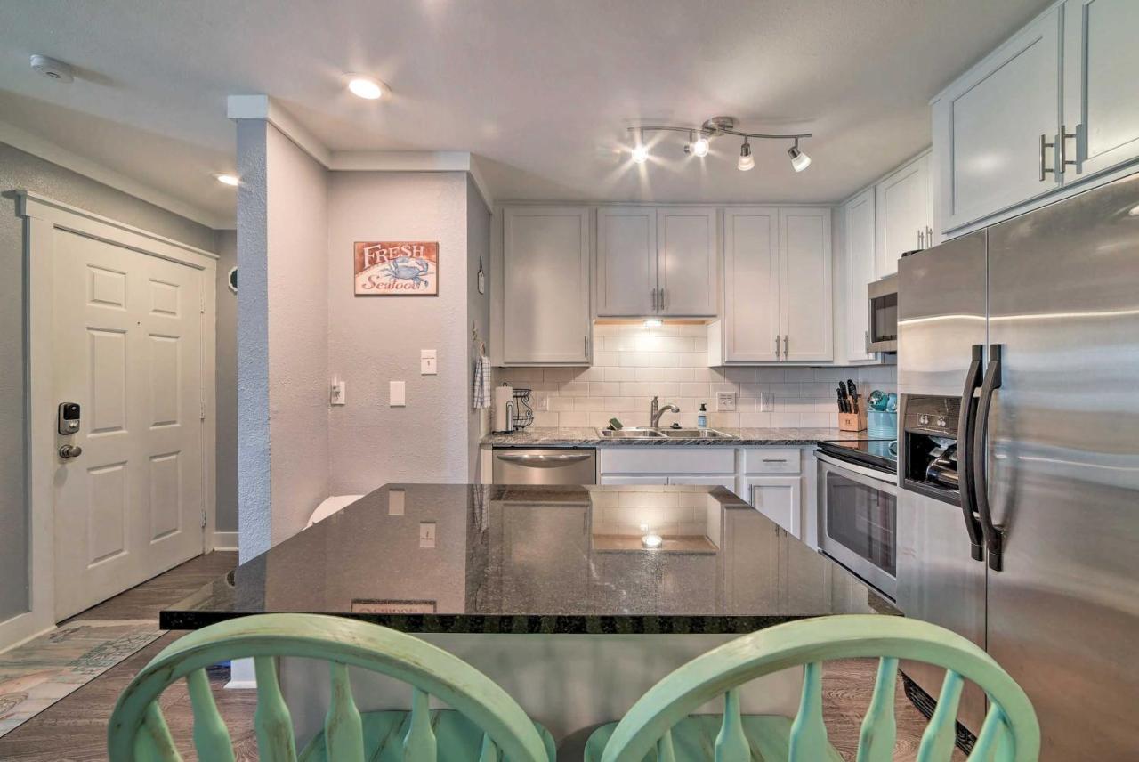 Coastal Condo with Outdoor Pool - Pets Welcome! Mustang Beach Buitenkant foto