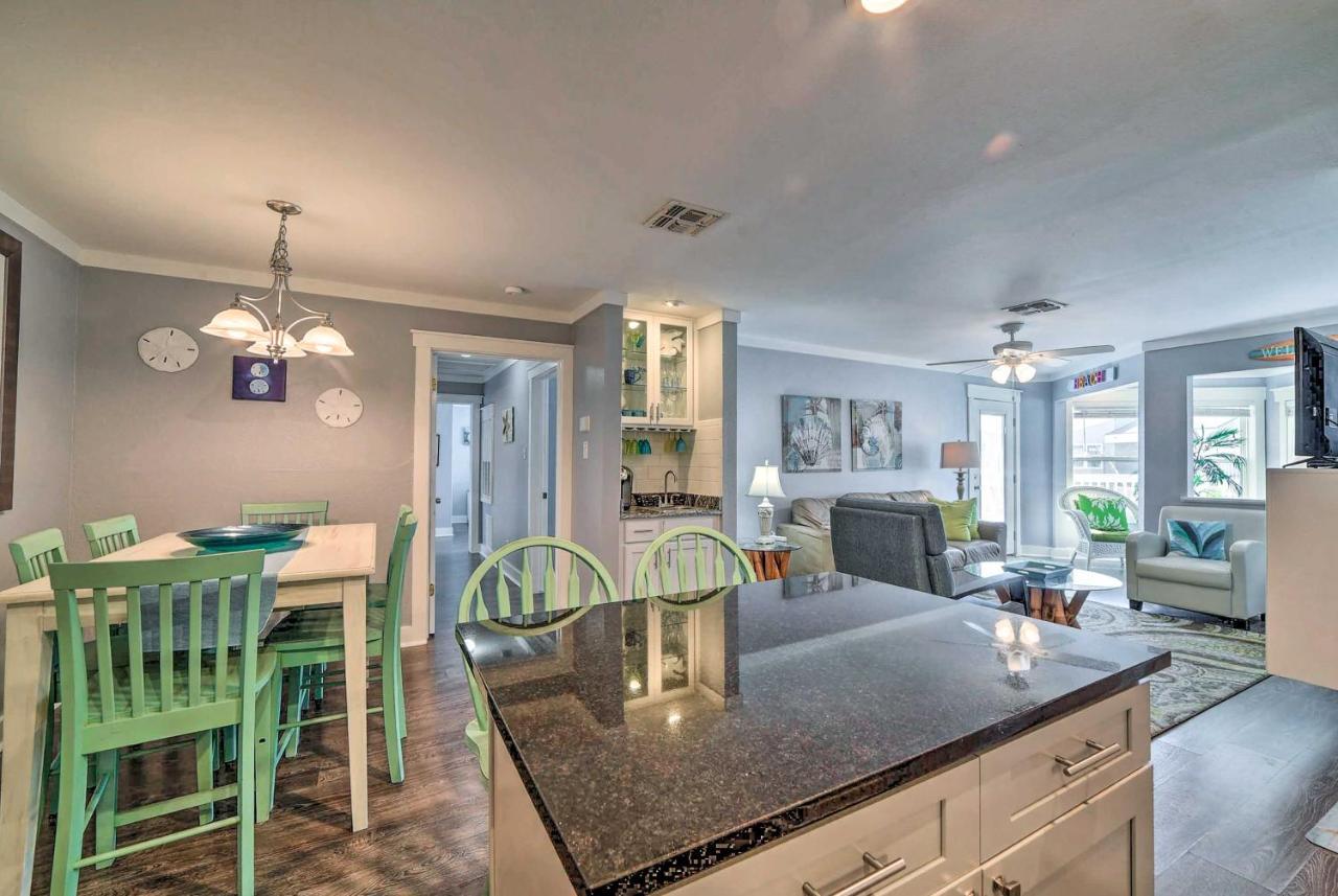 Coastal Condo with Outdoor Pool - Pets Welcome! Mustang Beach Buitenkant foto