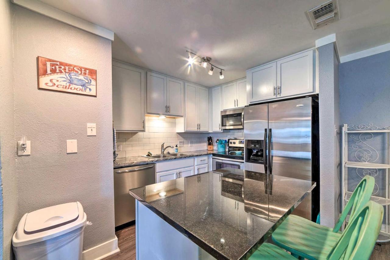 Coastal Condo with Outdoor Pool - Pets Welcome! Mustang Beach Buitenkant foto