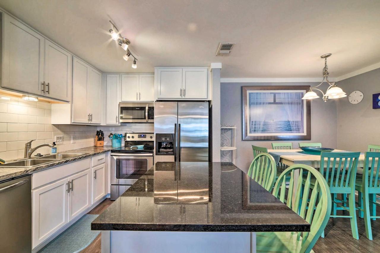 Coastal Condo with Outdoor Pool - Pets Welcome! Mustang Beach Buitenkant foto