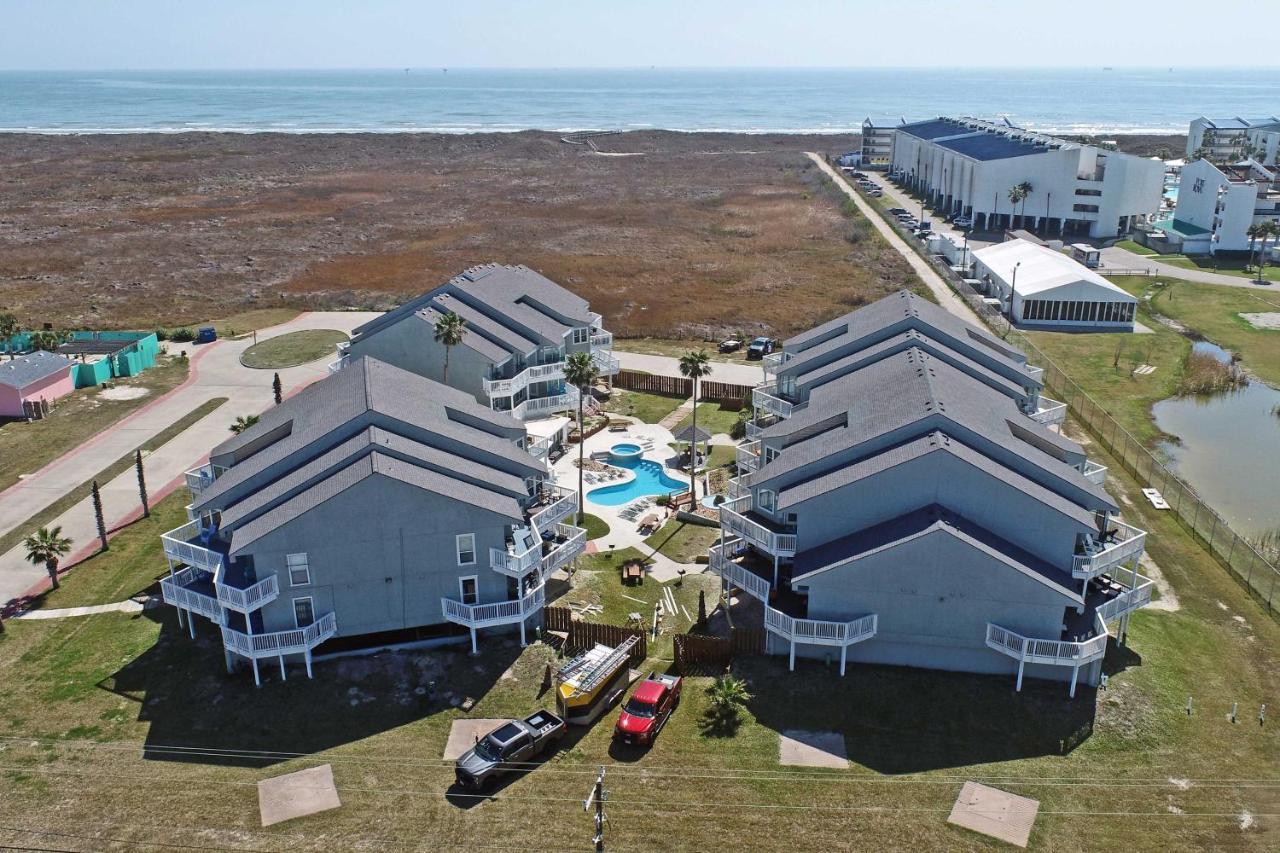 Coastal Condo with Outdoor Pool - Pets Welcome! Mustang Beach Buitenkant foto